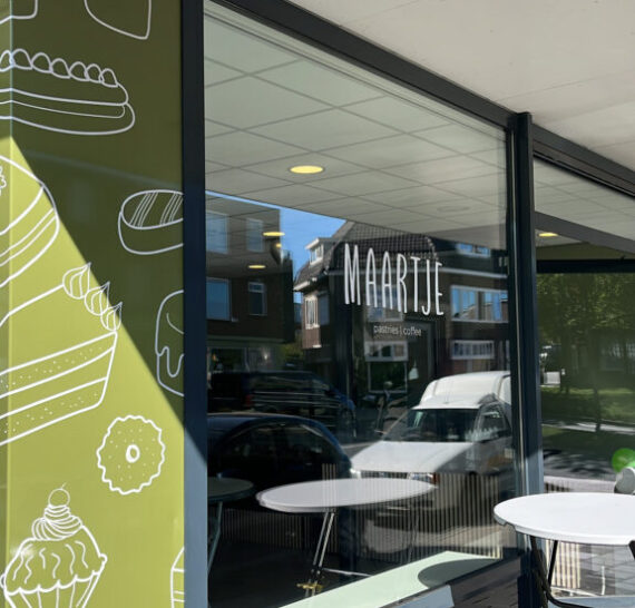 Maartje-Enschede, gebak, taart, appel pecan taart, aardbeientaart, Red Velvet taart, Chocolate chip cookies, kaneelbroodje, kaneel rol, cinnamon role, monchou taart, citroen merengue, koffie to go, matcha, glutenvrij